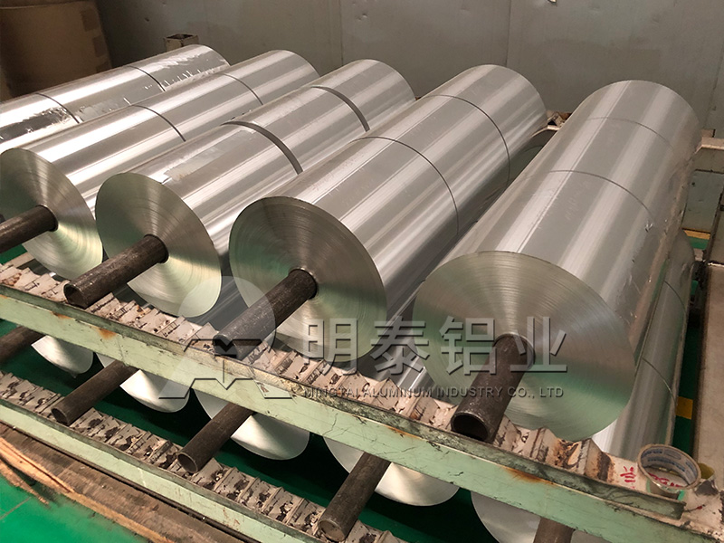 8021鋁箔|8079鋁箔應(yīng)用電池軟包鋁箔市場(chǎng)發(fā)展?jié)摿Υ?></p>
<p> 電池軟包鋁箔市場(chǎng)報(bào)價(jià)不同的合金報(bào)價(jià)不同,8021鋁箔、8079鋁箔兩種不同的合金,產(chǎn)品不同,投入成本不同,報(bào)價(jià)也是有著差異的,具體的產(chǎn)品報(bào)價(jià)需要用戶(hù)提供厚度、寬度,根據(jù)具體的規(guī)格,鋁箔廠(chǎng)家給出合理的報(bào)價(jià)。</p>
<p align= 8021鋁箔|8079鋁箔應(yīng)用電池軟包鋁箔市場(chǎng)發(fā)展?jié)摿Υ? border=